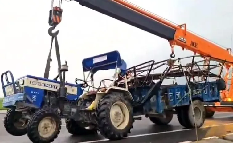 Uttar Pradesh: Truck And Tractor Collision In Bulandshahr