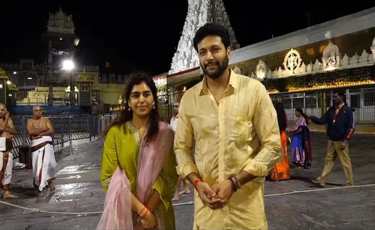 Ravi Mohan visited the Tirupati temple with singer Kenishaa Francis