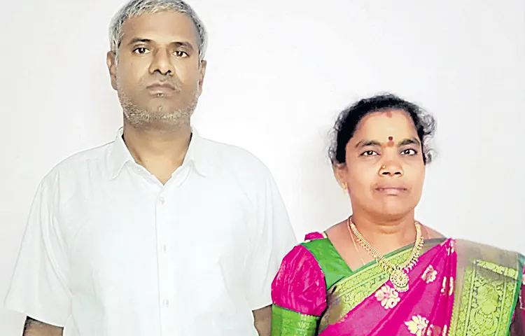 పింఛన్‌ నోటీసుతో దంపతుల బలవన్మరణం 