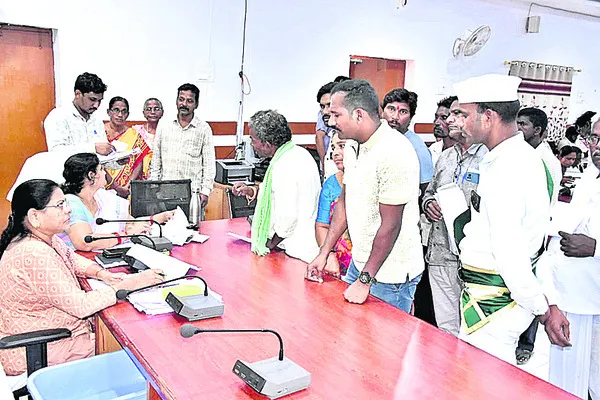 అర్జీల వెల్లువ