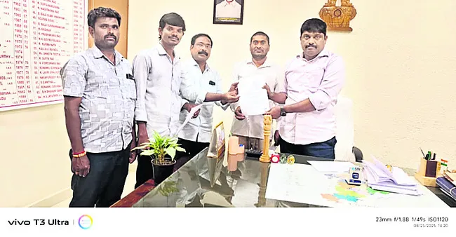 రూ.25 లక్షల ప్యాకేజీ ఇవ్వాలని వినతి