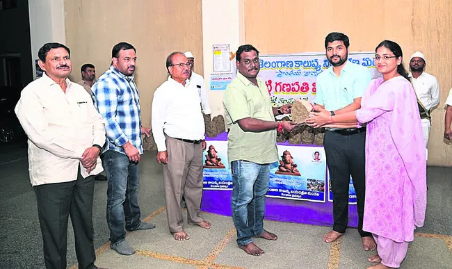 మట్టి గణపతులను పూజిద్దాం