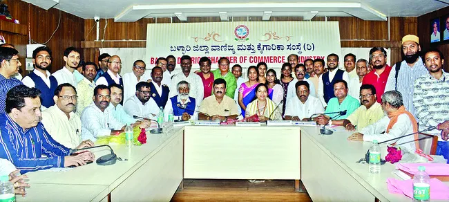 యువ పారిశ్రామికవేత్తలను ప్రోత్సహిస్తాం