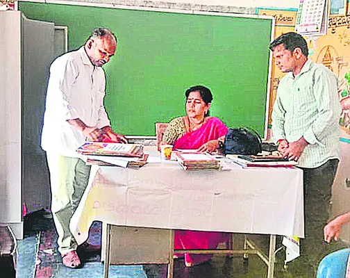 విద్యా పురోగతికి ఉపాధ్యాయుల కృషి కీలకం