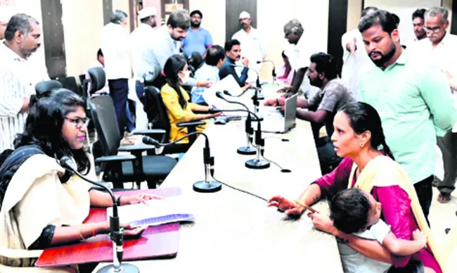 పీజీఆర్‌ఎస్‌కు వినతుల వెల్లువ 