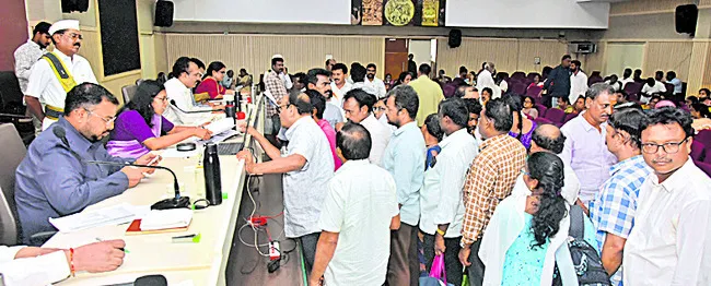 సమయపాలన పాటించండి
