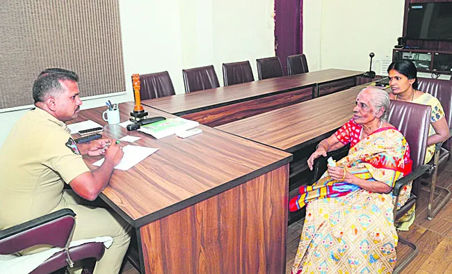 గడువులోపు అర్జీలకు పరిష్కారం