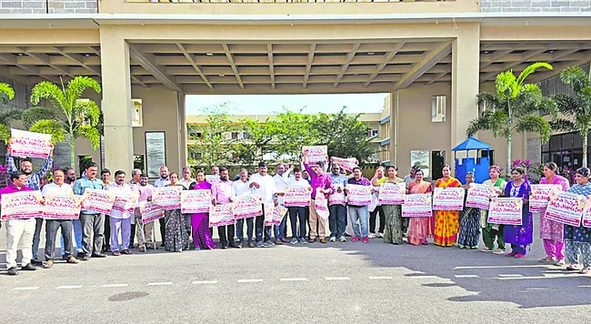 ఉద్యోగుల సమస్యలు పరిష్కరించాలి