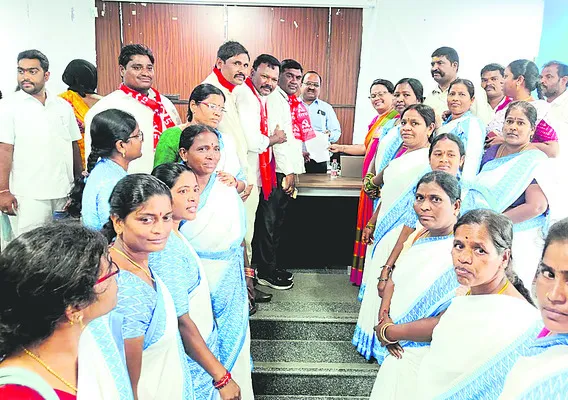 పారితోషికం తగ్గిస్తే ఊరుకోం