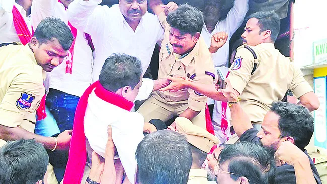 పోలీసుల అత్యుత్సాహం తగదు