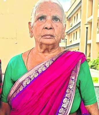 ఇంట్లో నుంచి గెంటేశారు