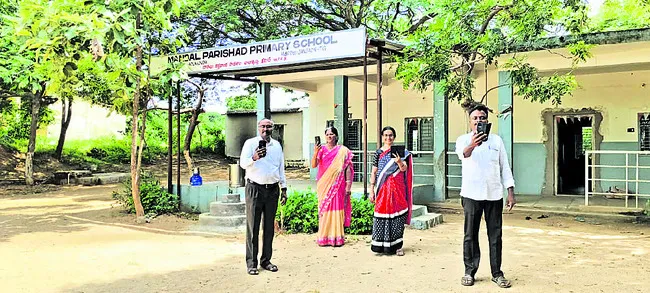 పాఠశాల ఆవరణలోనే ఎఫ్ఆర్ఎస్