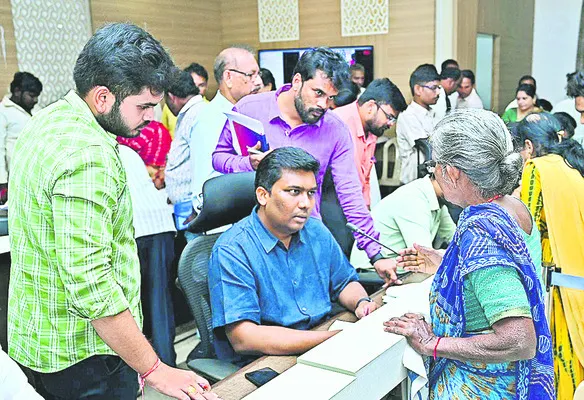 పీజీఆర్ఎస్కు 631 అర్జీలు