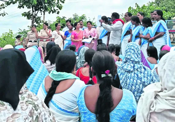 కలెక్టరేట్‌ ఎదుట ఆశా కార్యకర్తల ధర్నా