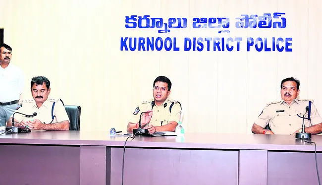 పండుగను సోదరభావంతో జరుపుకోవాలి