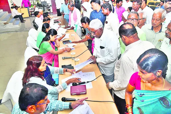 అమ్మా.. సమస్యలతో వేగలేం