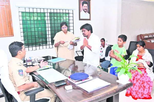 బాధితులకు  భరోసానివ్వాలి : ఎస్పీ 