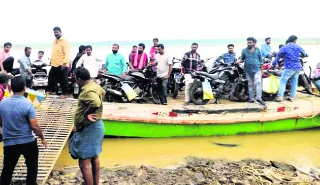 టీడీపీ నేతల అడ్డాగా ఫెర్రీ