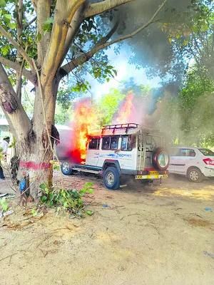 తుఫాన్లో చెలరేగిన మంటలు