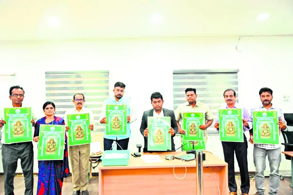 మట్టి విగ్రహాలనే వినియోగించాలి 