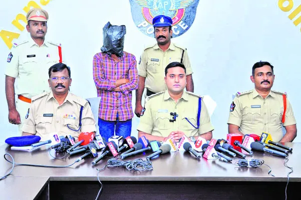 మహిళ హత్య కేసులో నిందితుడి అరెస్టు