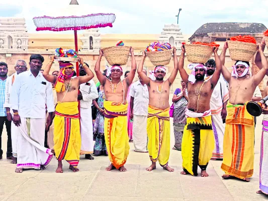 ఒంటిమిట్ట రామాలయంలో పవిత్రాల సమర్పణ 