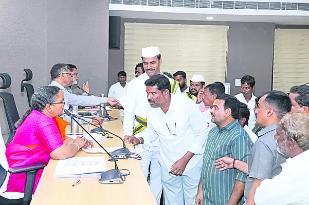 అర్జీలపై నివేదిక ఇవ్వండి