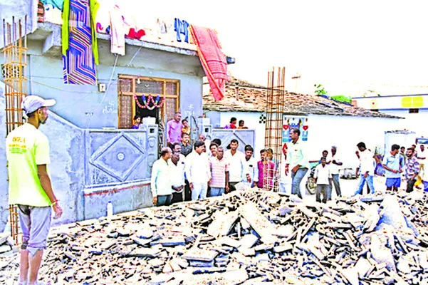 ఇళ్ల నిర్మాణంలో దూసుకెళ్తున్నాం 