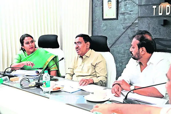 మౌలిక సదుపాయాల కల్పనకు ప్రాధాన్యత