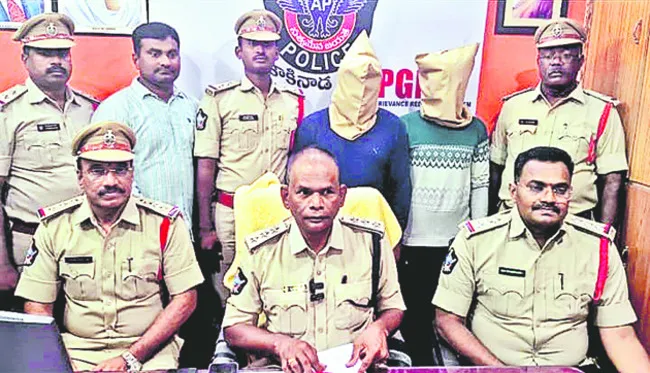 చోరీ కేసును ఛేదించిన పోలీసులు 