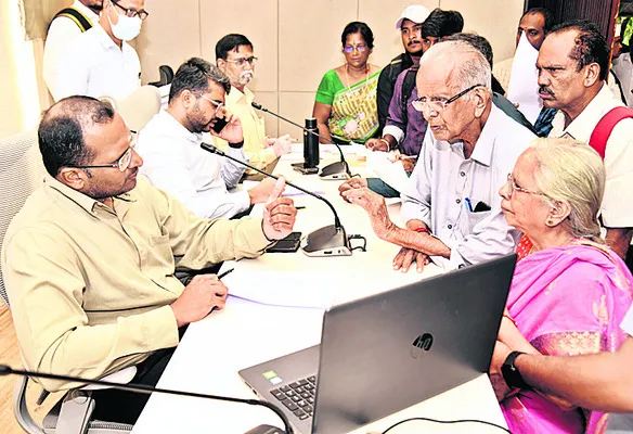 పరిష్కారం అ‘భూ’త కల్పనే.. 