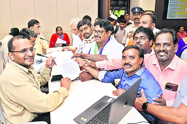 మా పింఛన్‌మాకివ్వండి.. 