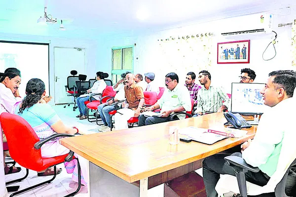‘బఫర్’ పరిధిలోని ఇళ్లకు నోటీసులివ్వాలి