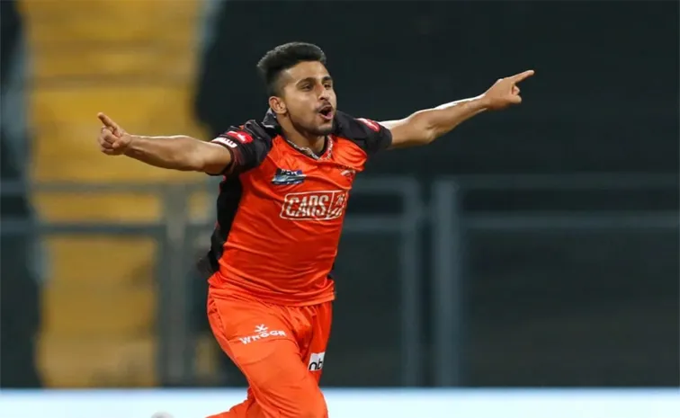 Umran Malik Returns To Competitive Cricket In Style, Delivers Fast Bullets In Buchi Babu