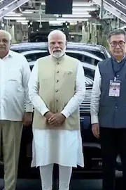PM Narendra Modi Flags Off First Maruti Suzuki e Vitara EV Produced In India11