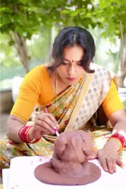  Vinayaka Chavithi Actress Vithika sheru clay ganesha mnaking video goes viral on social media 11
