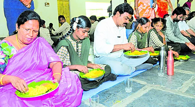 మధ్యాహ్న భోజనం పరిశీలన