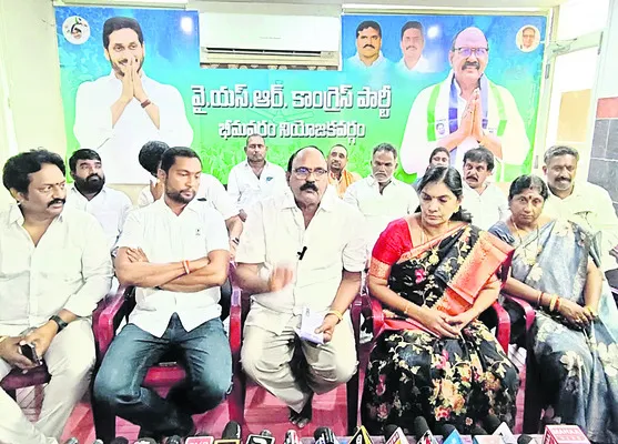 కలెక్టరేట్ తరలింపును అడ్డుకుంటాం