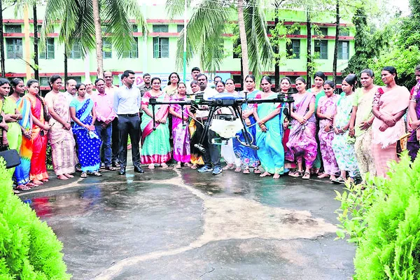 ఉపాధి అవకాశాలను సద్వినియోగం చేసుకోండి