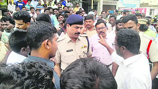 యూరియా పక్కదారి