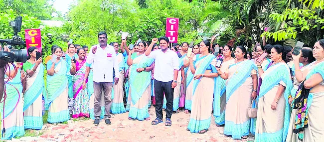 అంగన్వాడీల సమస్యలు పట్టవా?