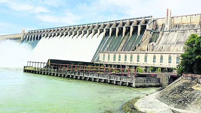 14 క్రస్ట్గేట్ల నుంచి వరద
