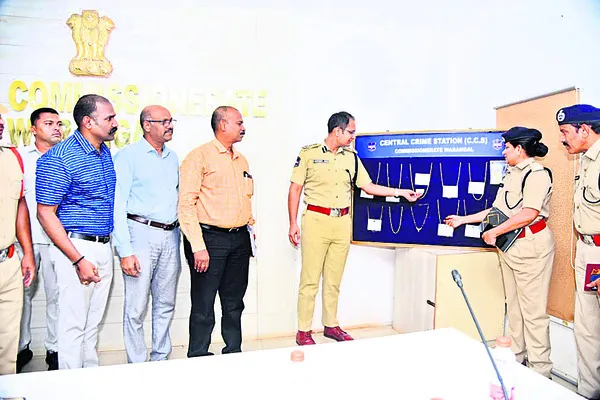 ఒంటరి మహిళలే టార్గెట్