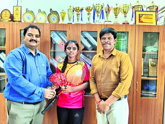 రాష్ట్ర స్థాయి బాల్ బ్యాడ్మింటన్ పోటీలకు ‘భారతి’ విద్