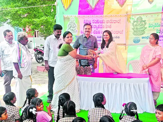 పర్యావరణహితంగా వినాయకచవితిని జరుపుకోండి
