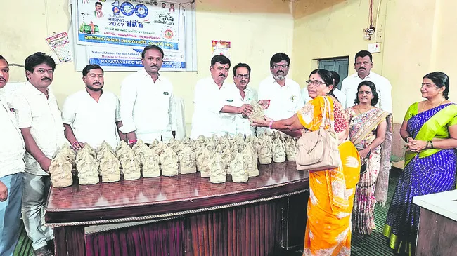 స్థానిక ఎన్నికల్లో సత్తా చాటాలి