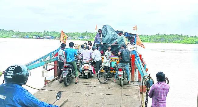 పంటు ప్రయాణికులపై బాదుడు