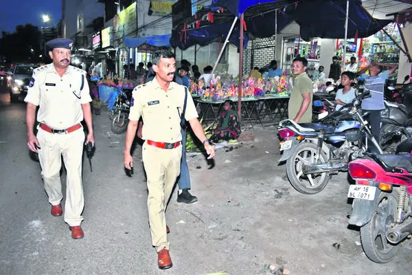 నగరంలో ఫుట్ పెట్రోలింగ్