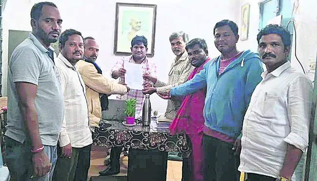 నకిలీ ఎస్టీ ధ్రువపత్రాల జారీపై విచారణకు డిమాండ్