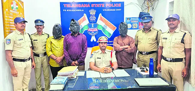 అప్పు ఇప్పిస్తామని భూమికి ఎసరు